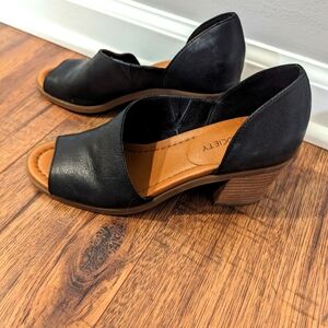 Sole society black peep toe sandel
